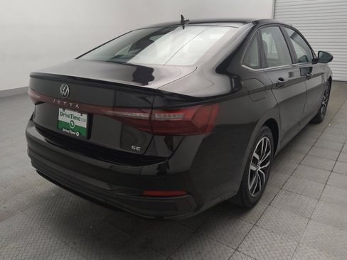 Used 2025 Volkswagen Jetta SE FWD image 9