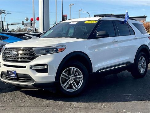 Certified 2022 Ford Explorer XLT w/ Equipment Group 202A image 11