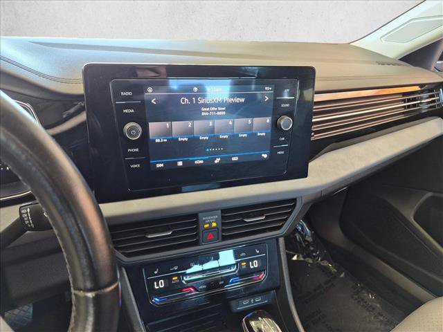 Used 2025 Volkswagen Jetta SE FWD image 19