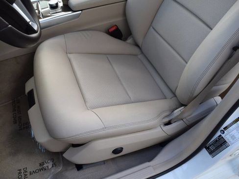 Used 2014 Mercedes-Benz E 350 Sedan image 40