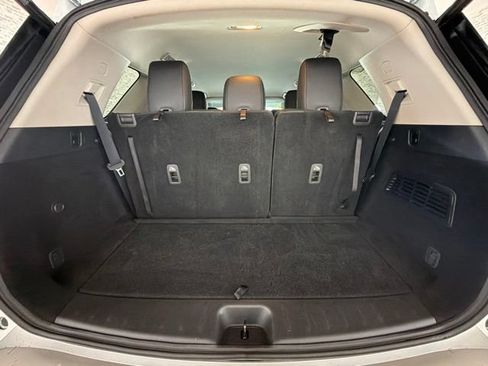 Used 2025 Nissan Pathfinder SL FWD image 14