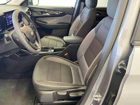 Used 2025 Chevrolet TrailBlazer LT AWD/4WD image 16