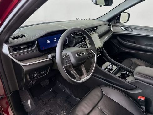 Used 2024 Jeep Grand Cherokee Limited w/ Luxury Tech Group II AWD/4WD image 9