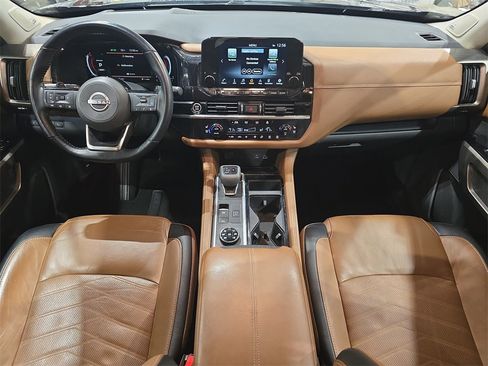 Used 2023 Nissan Pathfinder Platinum image 9