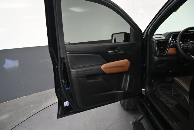 Used 2025 GMC Canyon AT4 w/ Nightfall Edition AWD/4WD image 22