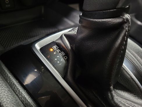 Used 2017 Nissan Rogue SV image 17