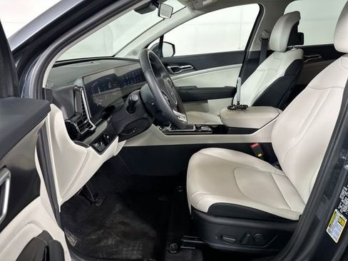 Used 2024 Kia Sportage EX image 11