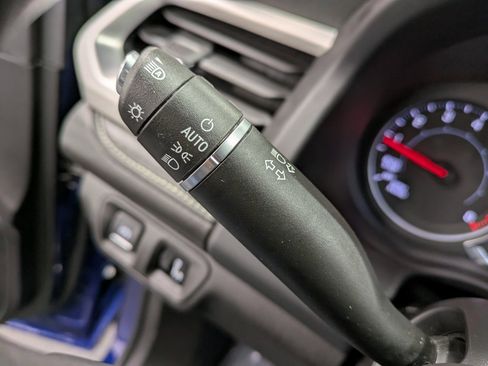 Used 2023 GMC Acadia SLE w/ Driver Convenience Package image 17