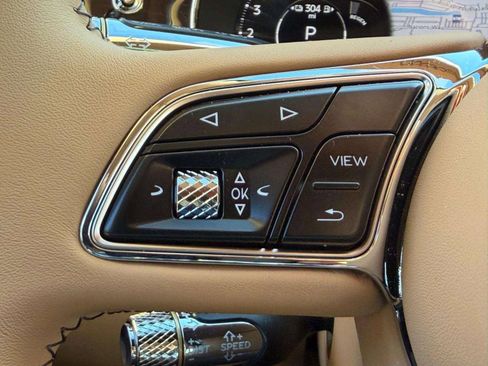 Used 2025 Bentley Flying Spur Plug-In Hybrid AWD/4WD image 40