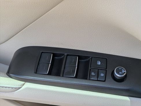 Used 2022 Toyota Camry XLE FWD image 9