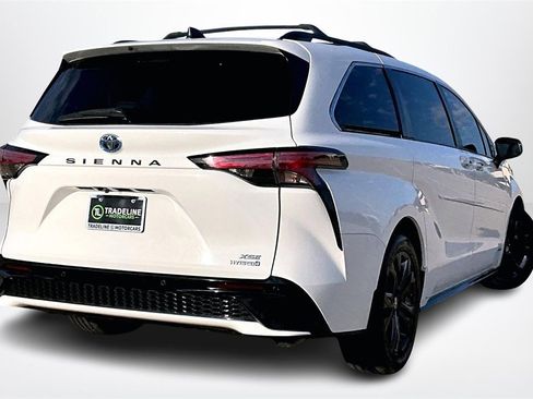 Used 2021 Toyota Sienna XSE image 6