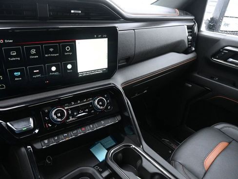 Used 2024 GMC Sierra 2500 AT4 w/ AT4 Preferred Package image 25