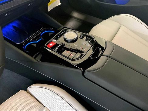 Used 2026 BMW M5 w/ Carbon Package AWD/4WD image 7