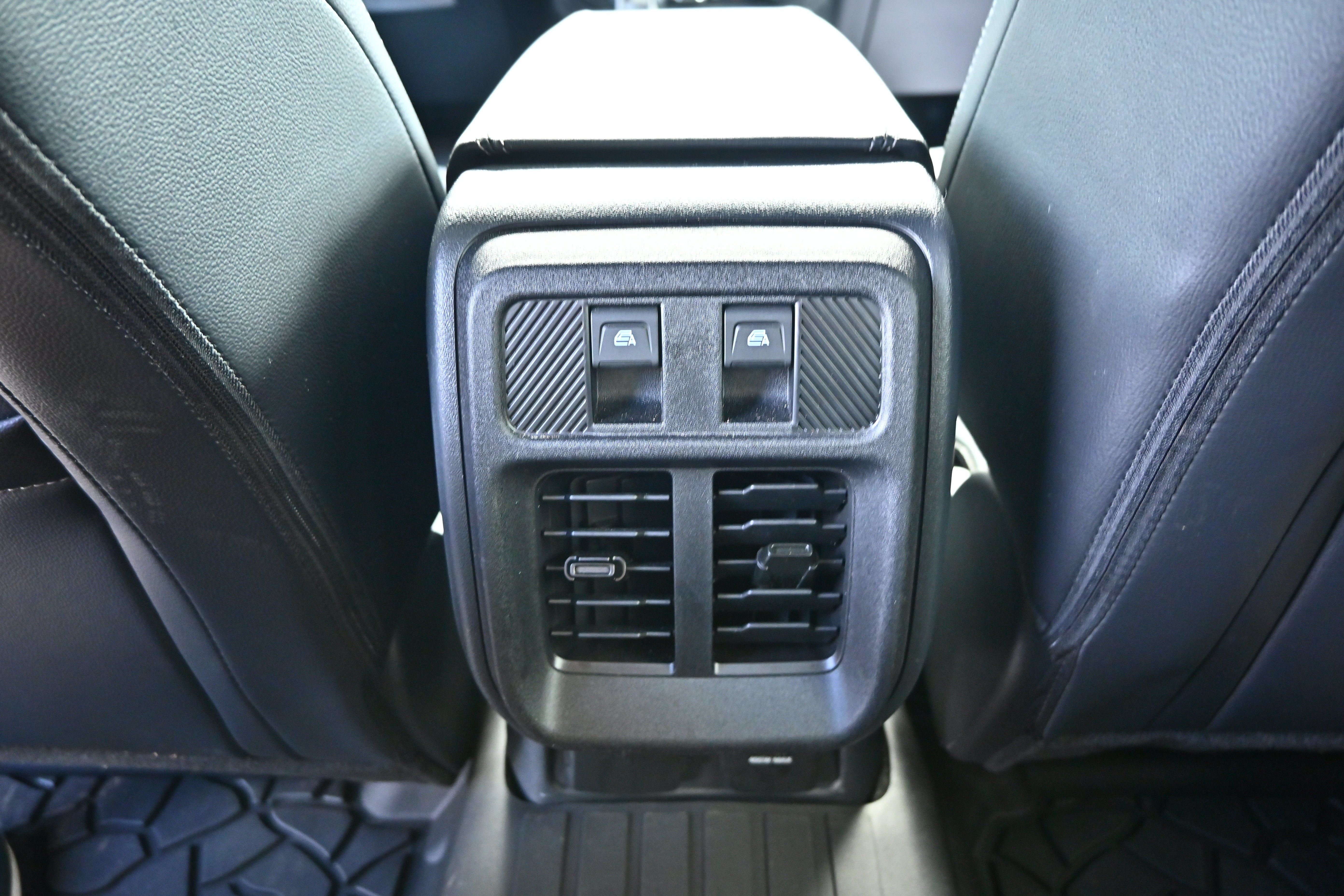 Used 2026 Ford Bronco Outer Banks w/ Sasquatch Package AWD/4WD image 17