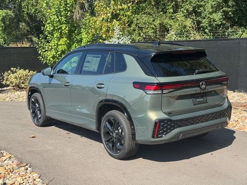 New 2025 Volkswagen Tiguan SE R-Line image 3