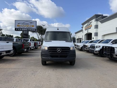 Used 2021 Mercedes-Benz Sprinter 2500 image 36