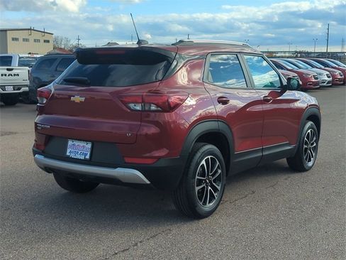 Used 2025 Chevrolet TrailBlazer LT image 3