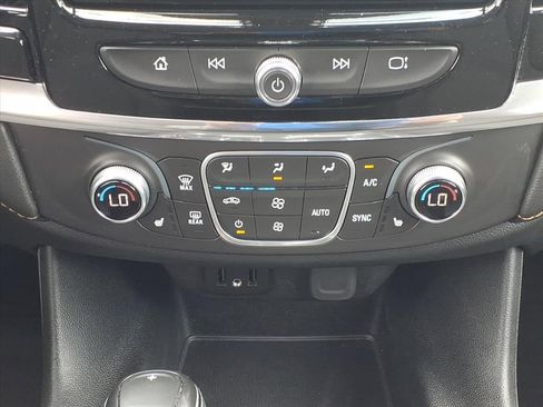 Used 2020 Chevrolet Traverse LT FWD image 24