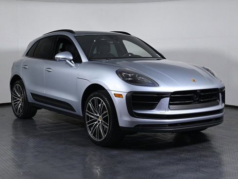 Certified 2026 Porsche Macan AWD/4WD image 9