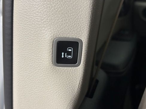 Used 2024 Chrysler Pacifica Touring-L FWD image 35