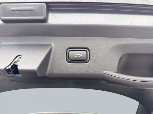 Used 2025 Hyundai Tucson Limited FWD image 32