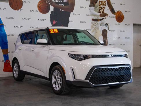 Used 2025 Kia Soul LX w/ LX Technology Package FWD image 18