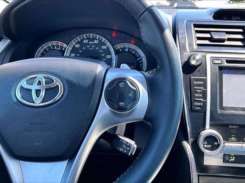 Used 2014 Toyota Camry SE w/ Leather Package FWD image 12