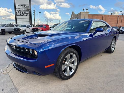 Used 2019 Dodge Challenger SXT image 5