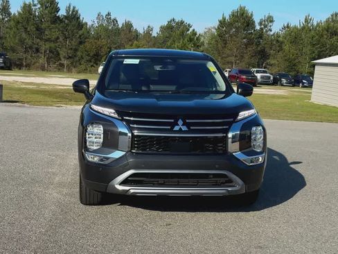 Used 2025 Mitsubishi Outlander SE AWD/4WD image 3