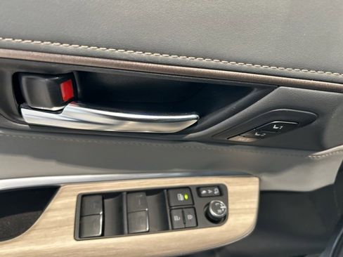 Certified 2021 Toyota Venza XLE w/ Softex Package image 11