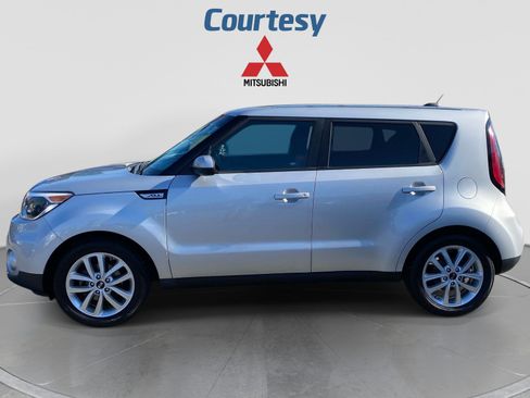 Used 2017 Kia Soul + FWD image 2