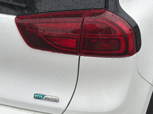 Used 2022 Kia Niro EX Premium image 13