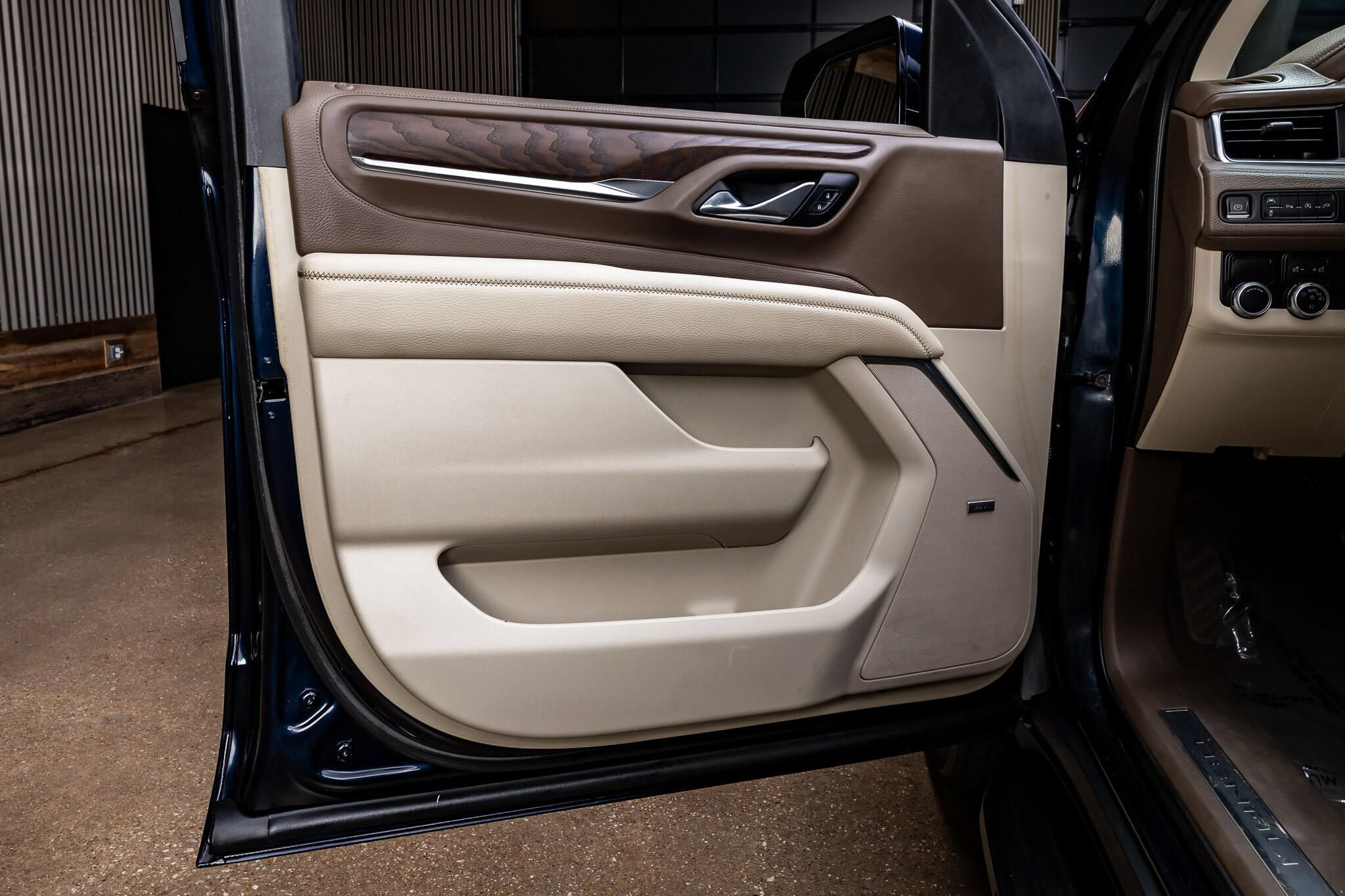 Used 2021 GMC Yukon XL Denali RWD image 33
