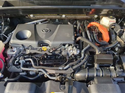 Used 2023 Toyota Venza XLE image 32