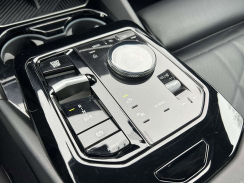 Used 2024 BMW 530i xDrive w/ Premium Package image 34