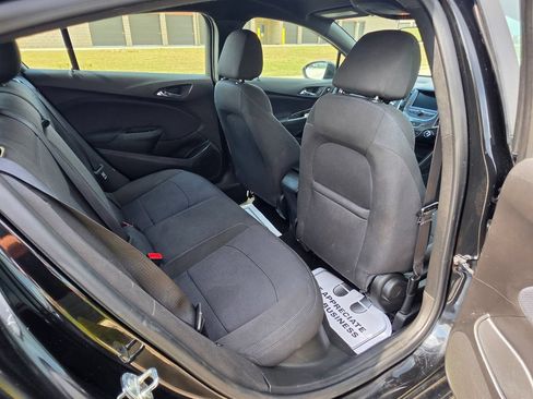 Used 2018 Chevrolet Cruze LT w/ Redline Edition FWD image 13