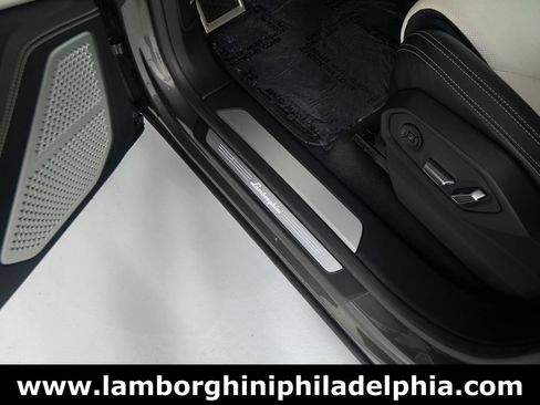 Used 2022 Lamborghini Urus AWD/4WD image 15