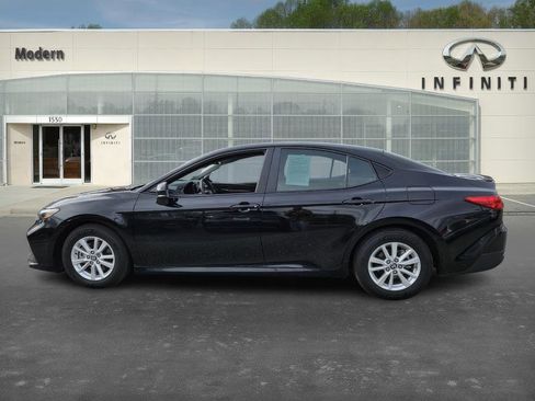 Used 2025 Toyota Camry LE image 6