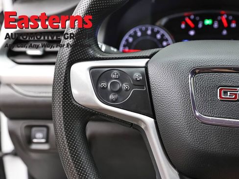 Used 2022 GMC Acadia SLE image 15