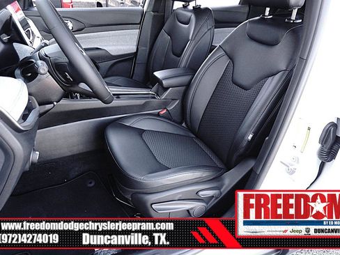 New 2026 Jeep Compass Latitude image 13