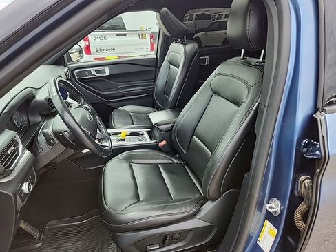 Used 2020 Ford Explorer XLT w/ Equipment Group 202A AWD/4WD image 35