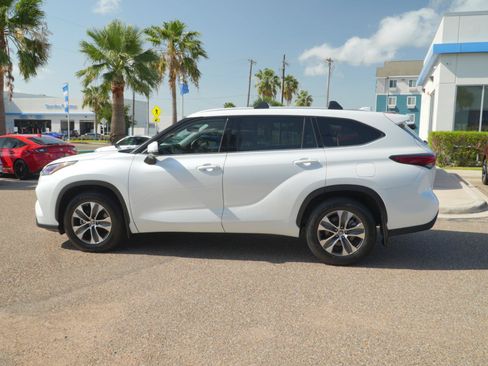 Used 2022 Toyota Highlander XLE FWD image 10