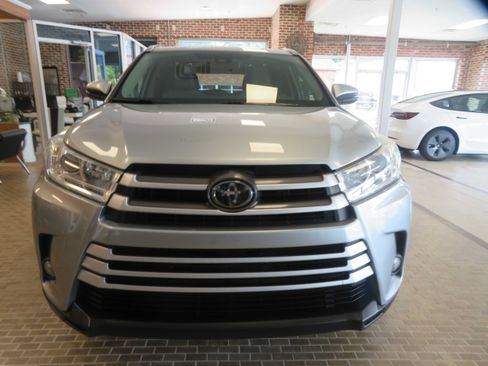 Used 2018 Toyota Highlander XLE AWD/4WD image 65