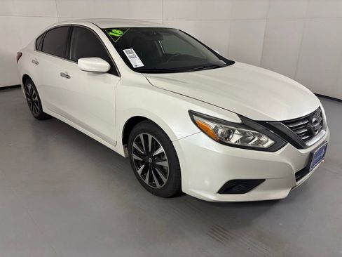 Used 2018 Nissan Altima 2.5 SV image 2