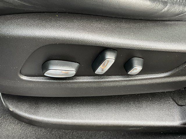 Used 2018 Cadillac XT5 Platinum w/ Driver Assist Package AWD/4WD image 30