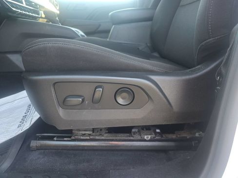 Used 2024 Chevrolet Colorado W/T w/ WT Convenience Package II RWD image 16