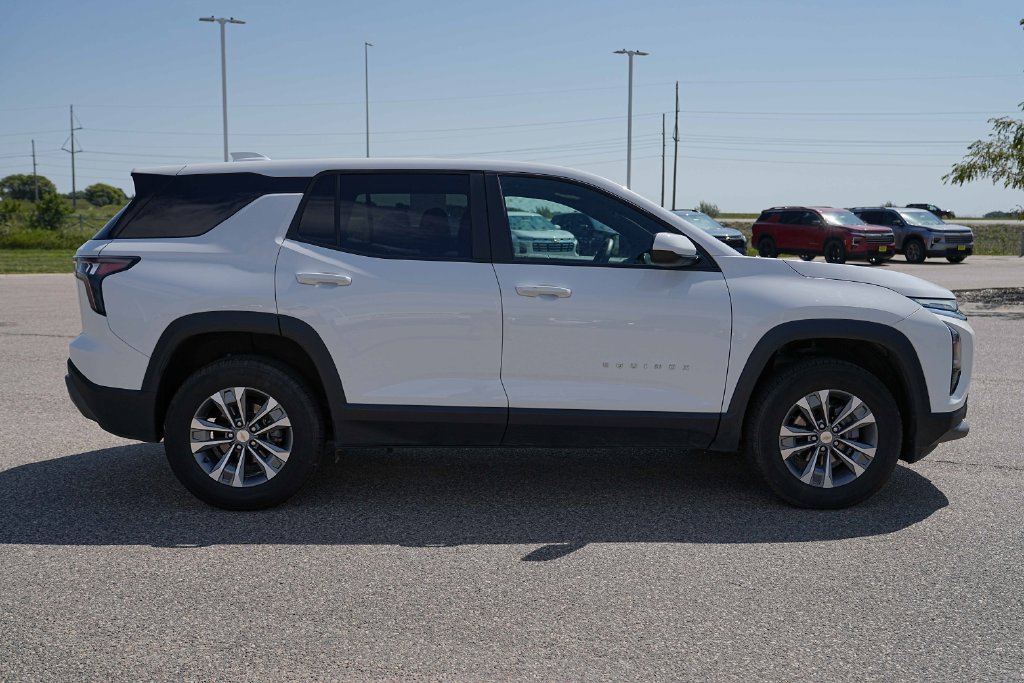 Used 2026 Chevrolet Equinox LT AWD/4WD image 6