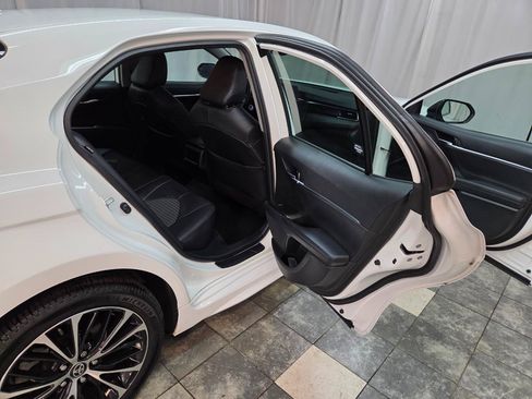 Used 2022 Toyota Camry SE FWD image 12