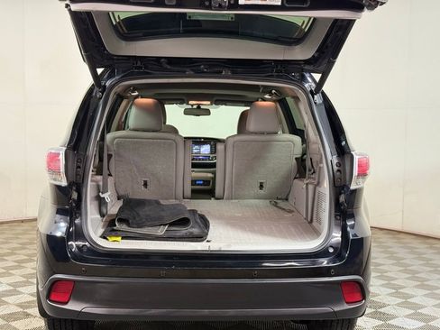 Used 2016 Toyota Highlander XLE image 6