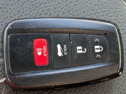Used 2020 Toyota Camry XSE FWD image 36